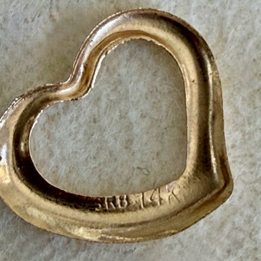 14K Yellow Gold Classic Polished Fine Jewelry Heart Shaped Pendant - Picture 4 of 5